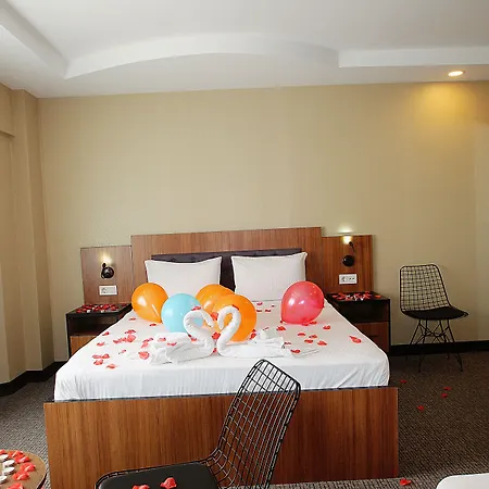 מלון Palmiye 4*
